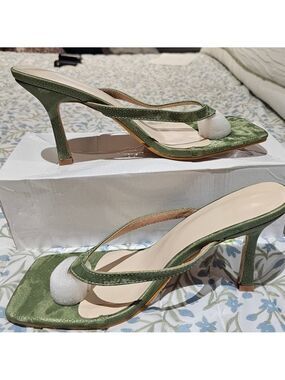 Green Sandals Women's Elegant NWOT